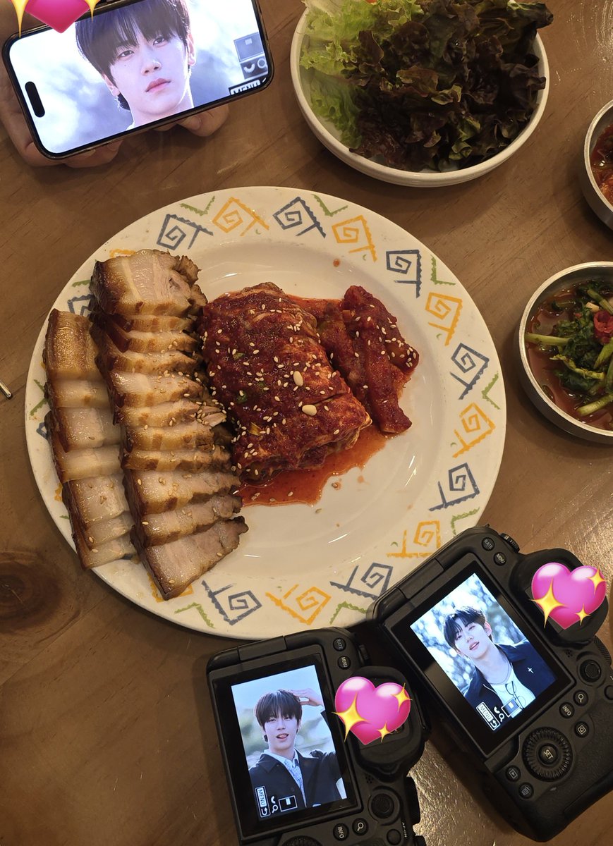 로 tweet media
