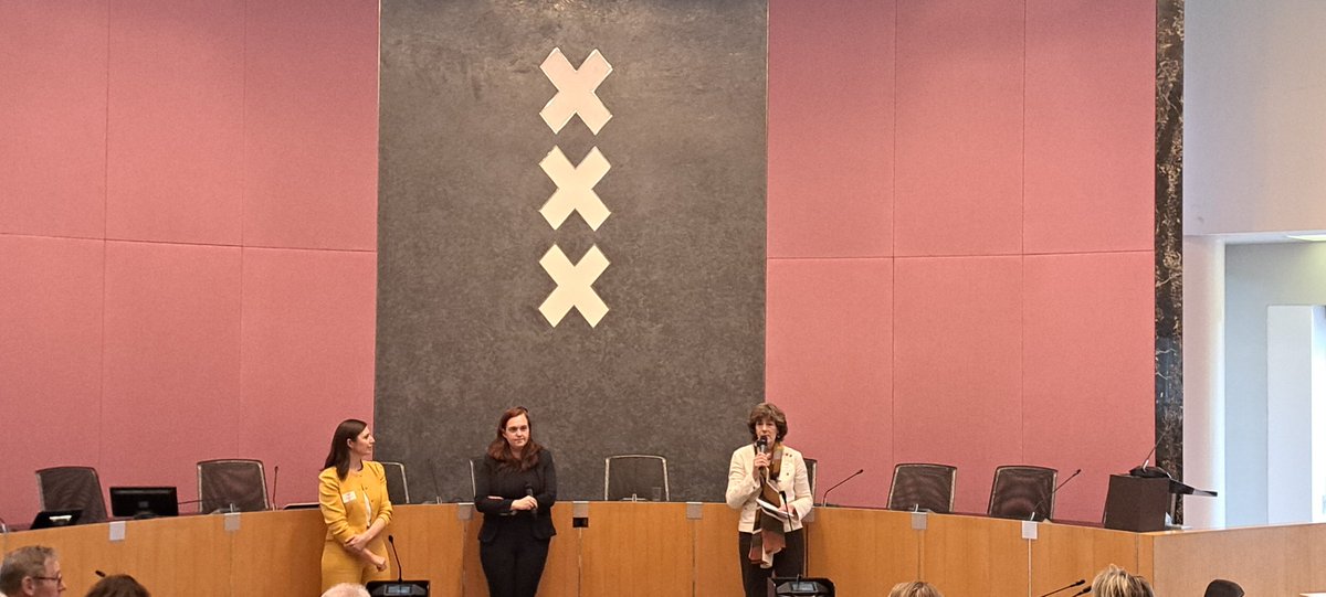 Robert te Beest (@roberttebeest) on Twitter photo Boeiende bijeenkomst <a href="/NGemeenten/">Noord-Hollandse gemeenten VNHG</a> in de raadszaal van <a href="/AmsterdamNL/">Gemeente Amsterdam</a> . Op de agenda "verbinding en polarisatie" en natuurlijk het ravijn in de gemeentefinanciën. Met o.a. <a href="/stephanieonclin/">Stephanie Onclin VVD</a> <a href="/JohnVVD/">Frvz VVD John van der Rhee 🇺🇦🎗️🧡</a> en aankondiging roadshow <a href="/VNGemeenten/">VNG</a> "bruggen bouwen in een diverse samenleving. Boeiende bijeenkomst <a href="/NGemeenten/">Noord-Hollandse gemeenten VNHG</a> in de raadszaal van <a href="/AmsterdamNL/">Gemeente Amsterdam</a> . Op de agenda "verbinding en polarisatie" en natuurlijk het ravijn in de gemeentefinanciën. Met o.a. <a href="/stephanieonclin/">Stephanie Onclin VVD</a> <a href="/JohnVVD/">Frvz VVD John van der Rhee 🇺🇦🎗️🧡</a> en aankondiging roadshow <a href="/VNGemeenten/">VNG</a> "bruggen bouwen in een diverse samenleving.