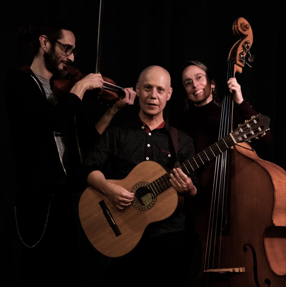 🪕 Vermut musical amb el folk del Daniel Sàez

🎭 El músic hostafranquí presenta, en format trio, el seu últim treball "El llautó", acompanyat del Col.lectiu d’Artistes de Sants que hi serà com a públic emmascarat. Suma't-hi i porta la teva màscara!

📅 29.03, 12h
🎟️ Accés lliure