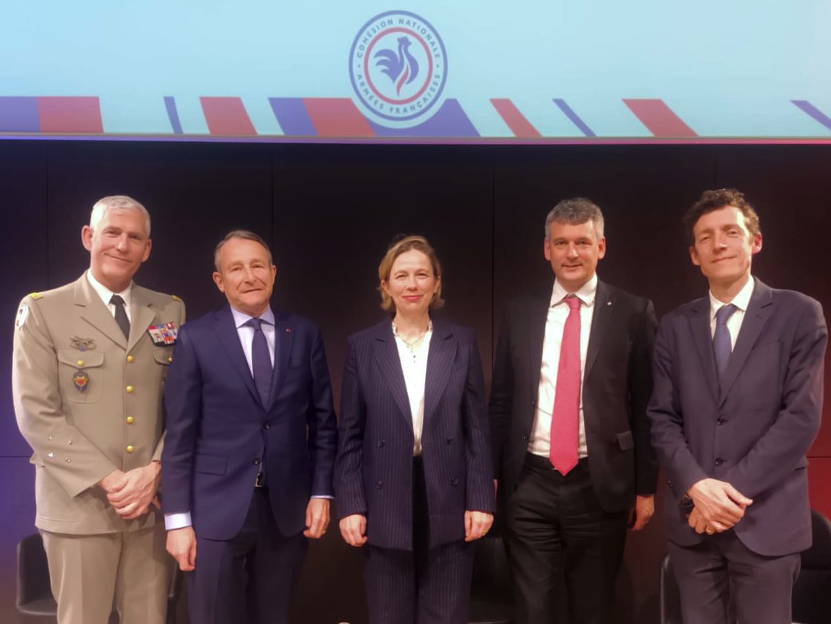 Au forum de la cohésion nationale, organisé par le @CEMA_Fr, pour échanger avec le général d’armée (2S) Pierre de VILLIERS, M. <a href="/EdouardGeffray/">Edouard Geffray</a> et M. Marc VANNESSON.
 
Représentatives de la société, les armées jouent un rôle clé pour souder les Français.