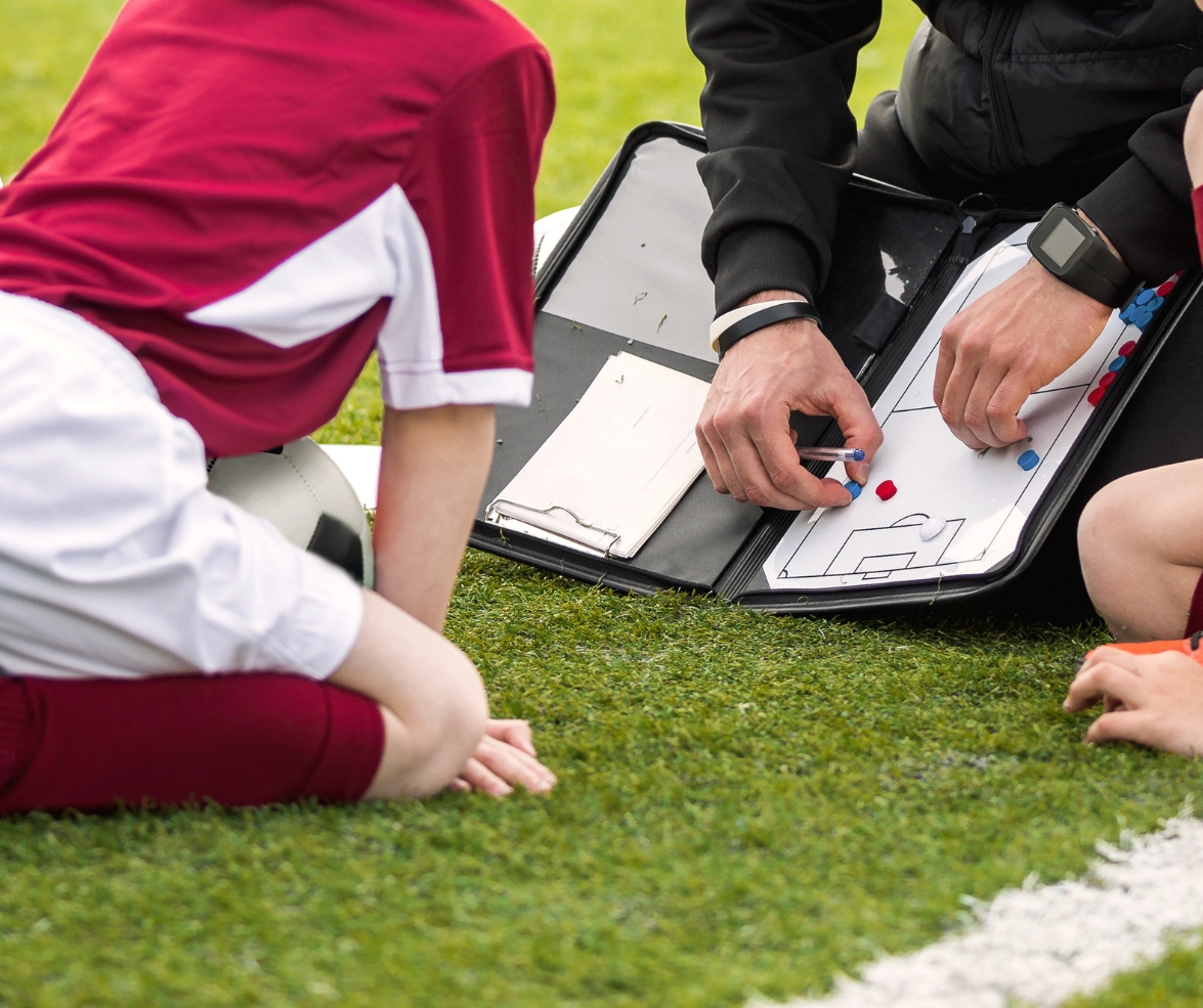 🏆⚽ Cursos intensivos de verano. Aprovecha el tiempo y fórmate como entrenador de fútbol con nuestros programas intensivos. ¡Inscríbete ya! #CursosDeVerano #FDYE #EntrenadorFútbol