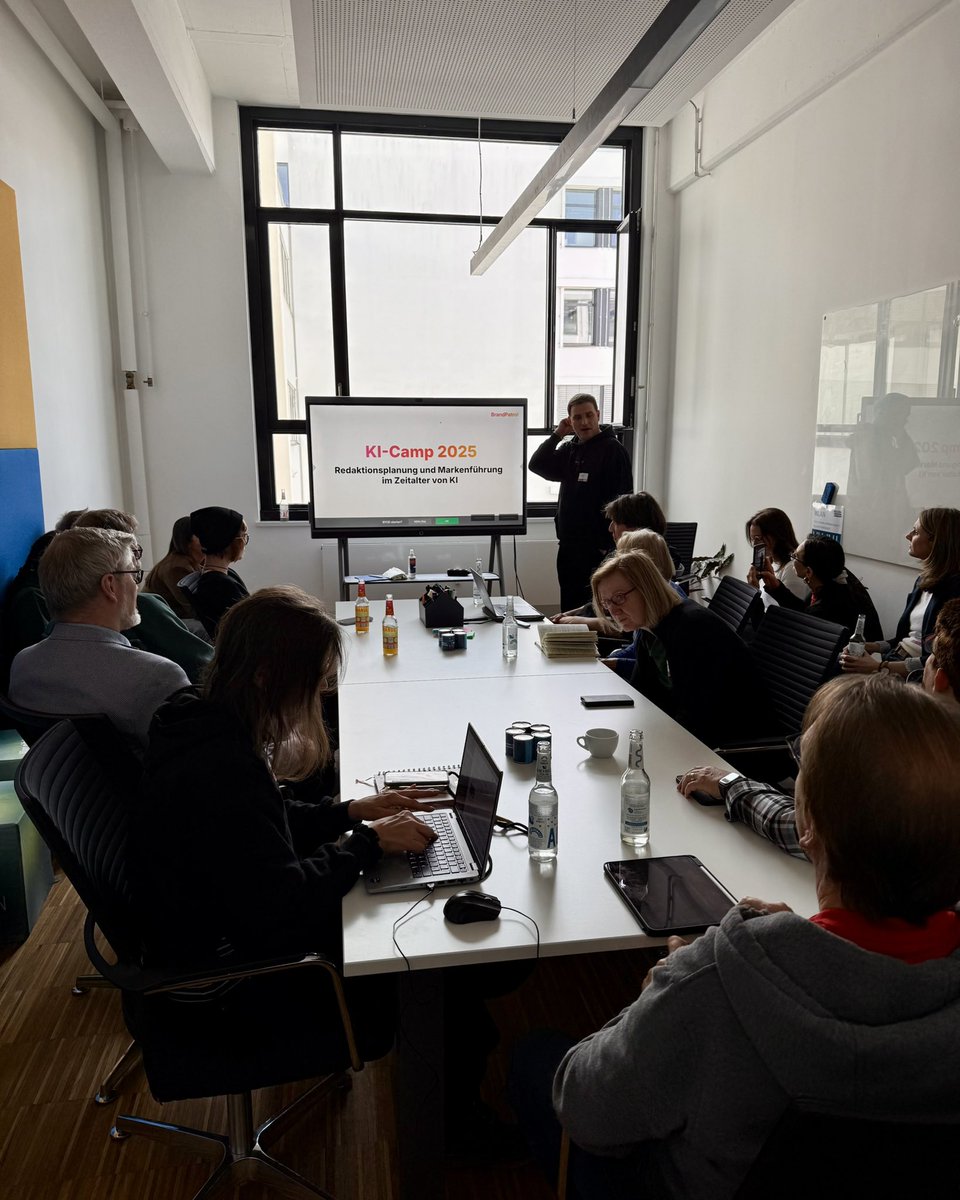 Nach der Mittagspause schaue ich mir das Thema „Redaktions- und Content-Planung für Social Media mit KI am Beispiel des Tools Brandpatrol“ an. #kicamp