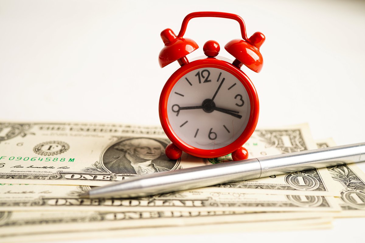 Joe_Jackson_GH's tweet photo. Friday Wisdom:
"If you want to buy without looking at price tags, 
learn to work without looking at the clock."
#HardWork 
#ClockWatching
#CreatingWealth https://t.co/6ckDKVgdiy