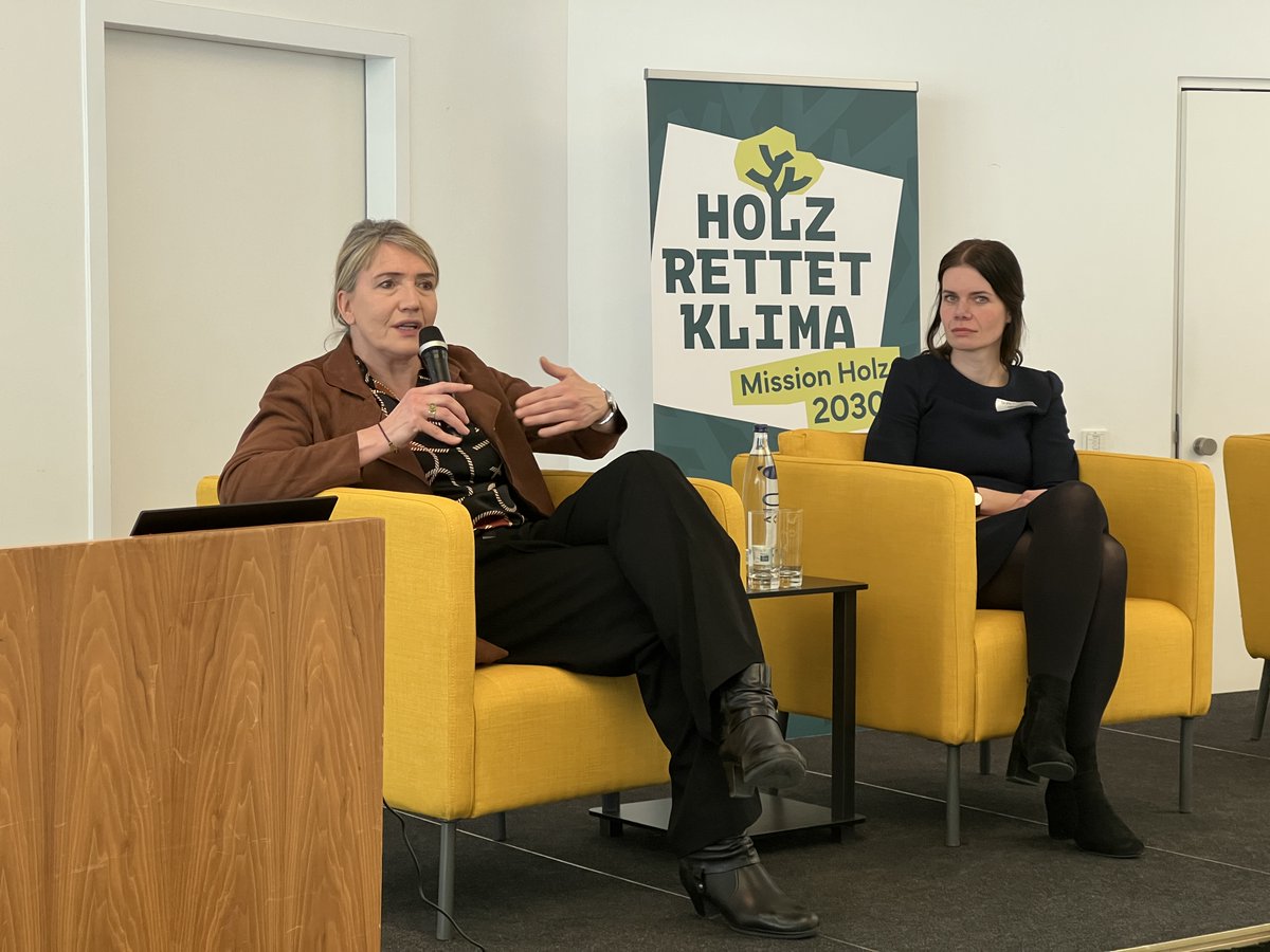 🌱 Impulse für die Wärmewende! 🔥

Präsidentin des Bundesverbands Erneuerbare Energie, Dr. Simone Peter, war heute als Ehrengast bei der Ordentlichen DEPV-Mitgliederversammlung 2025 in Berlin zu Gast

Themen zur Zukunft der nachhaltigen Wärmeversorgung, zur politischen Agenda der