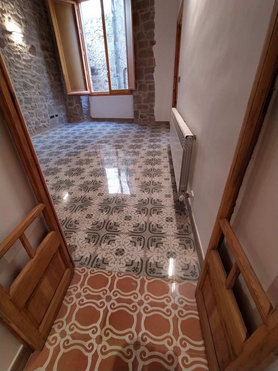 Constructora03's tweet photo. Rehabilitació d'un habitatge conservant i restaurant els paviment de mosaic existents, retornant-los al seu esplendor original.
#mosaic #reformacasa #construcció #rehabilitació https://t.co/04F36nQTyK