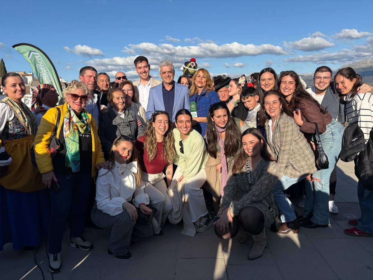 juanbl01's tweet photo. Si le dijese al Juan de 10 años, que iba a casa de su abuela a merendar mientras veía @adirecto , que 13 años más tarde ese programa reconocería su trabajo, no lo creería.
Muchas gracias a todos los que estuvieron allí. Mi abuela se robó el show (y con razón)❤️.

@EsReportero https://t.co/1xEPqrmNUK