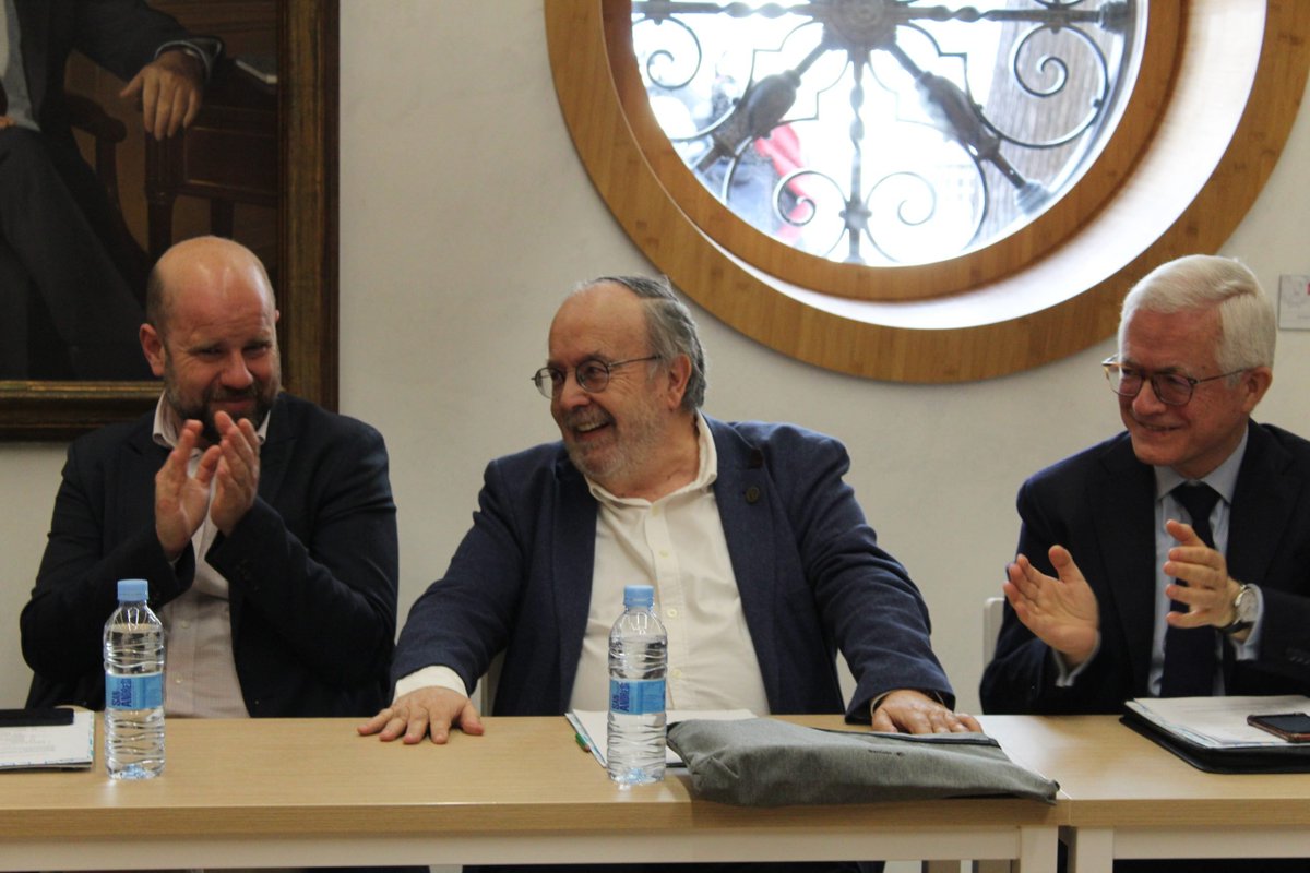 Esta semana se ha reunido nuestro Consejo Directivo para repasar el intenso programa de este 2025. Pero también ha habido momentos para la emoción, como el nombramiento como Socio de Honor de uno de nuestros consejeros más veteranos, Francisco Selma. Muchas felicidades, Paco!!!