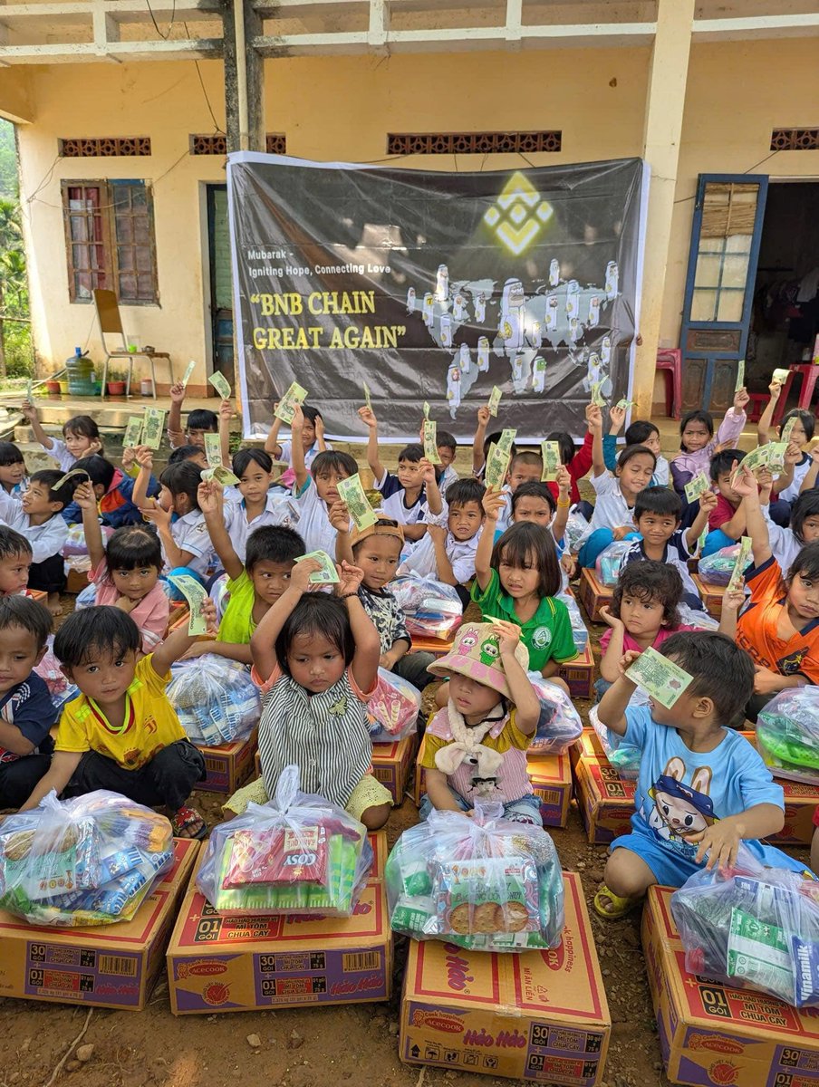mubarak_cto's tweet photo. #Mubarak spreads love  
Thank you to the Mubarak community in Vietnam for joining hands to bring meaningful gifts, adding joy and hope to poor children. A beautiful action, a warm heart! ❤️ https://t.co/MTIMYuwCw7
