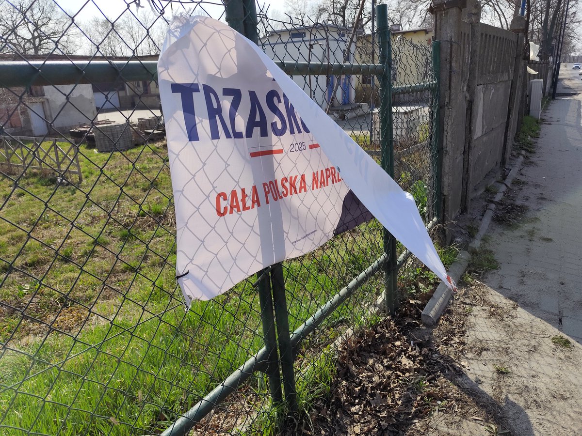 Jadą bandyci <a href="/KONFEDERACJA_/">Konfederacja</a> na spotkanie ze swoim antypolskim idolem manipulacji <a href="/SlawomirMentzen/">Sławomir Mentzen</a>. Po nich zerwane banery, spustoszenie i bałagan. Jak po hitlerowskim SA.