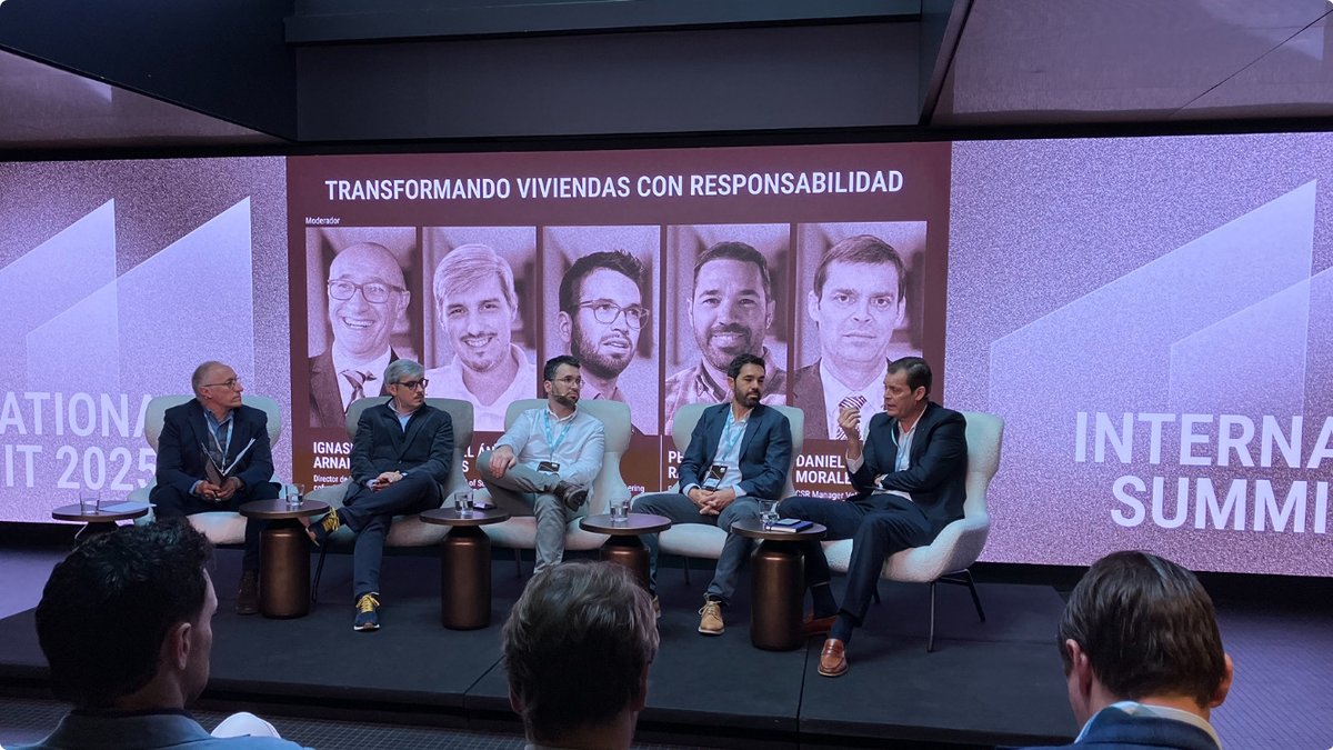 VekaIberica's tweet photo. Hoy, nuestro Responsable de RSC de VEKA Ibérica, Daniel Morales, ha participado en la mesa redonda "Transformando Viviendas con Responsabilidad" del #NOWSummit organizada por @aquitureforma
Os dejamos algunas fotos de esta interesante mesa redonda. https://t.co/E2wjqwSsMn