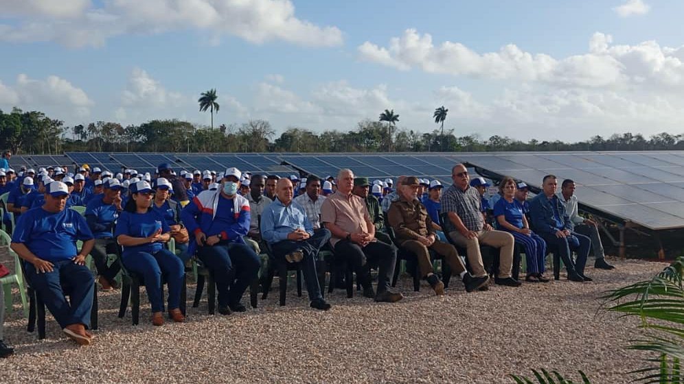 Dr. Roberto Morales Ojeda (@drrobertomojeda) on Twitter photo En esta mañana de viernes participamos, junto a <a href="/DiazCanelB/">Miguel Díaz-Canel Bermúdez</a> y al Comandante de la Revolución <a href="/ValdezMenendez/">Ana Luisa Valdez Menendez</a>, en la inauguración del Parque Solar Fotovoltaico en Remedios que tributará 21.87 MW al SEN, primero de su tipo en #VillaClara que sincronizó el 16 de marzo. #UnidosXCuba En esta mañana de viernes participamos, junto a <a href="/DiazCanelB/">Miguel Díaz-Canel Bermúdez</a> y al Comandante de la Revolución <a href="/ValdezMenendez/">Ana Luisa Valdez Menendez</a>, en la inauguración del Parque Solar Fotovoltaico en Remedios que tributará 21.87 MW al SEN, primero de su tipo en #VillaClara que sincronizó el 16 de marzo. #UnidosXCuba