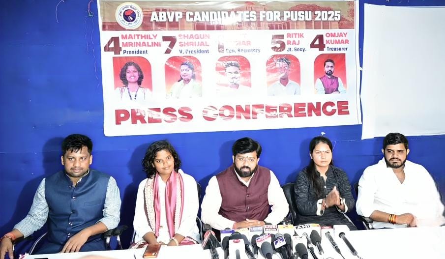 northbiharabvp's tweet photo. पटना विश्वविद्यालय छात्र संघ चुनाव को लेकर अभाविप दक्षिण बिहार द्वारा प्रेस कॉन्फ्रेंस आयोजित किया गया। 

इस दौरान अभाविप के राष्ट्रीय महामंत्री श्री वीरेंद्र सिंह सोलंकी, राष्ट्रीय मंत्री सुश्री क्षमा शर्मा, प्रांत मंत्री श्री सुमित कुमार सिंह https://t.co/pN4V2vi1sr