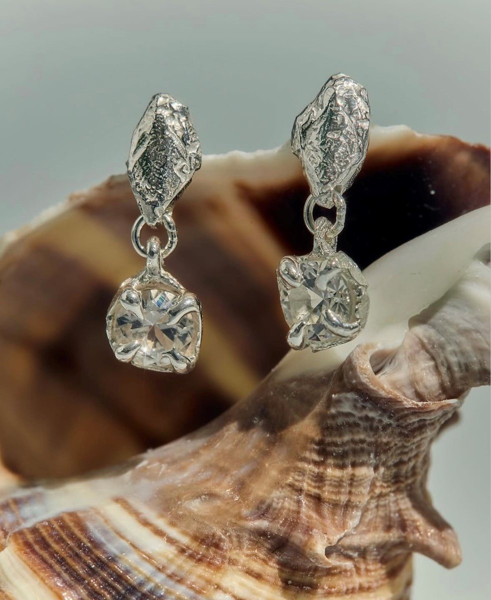 Looking for an extra special Mother’s Day gift? 

Lovenessslee’s new Mini Tota Earrings collection is the perfect way to show Mum some love 🤍

📍Find Loveness Lee at Oxo Tower Wharf