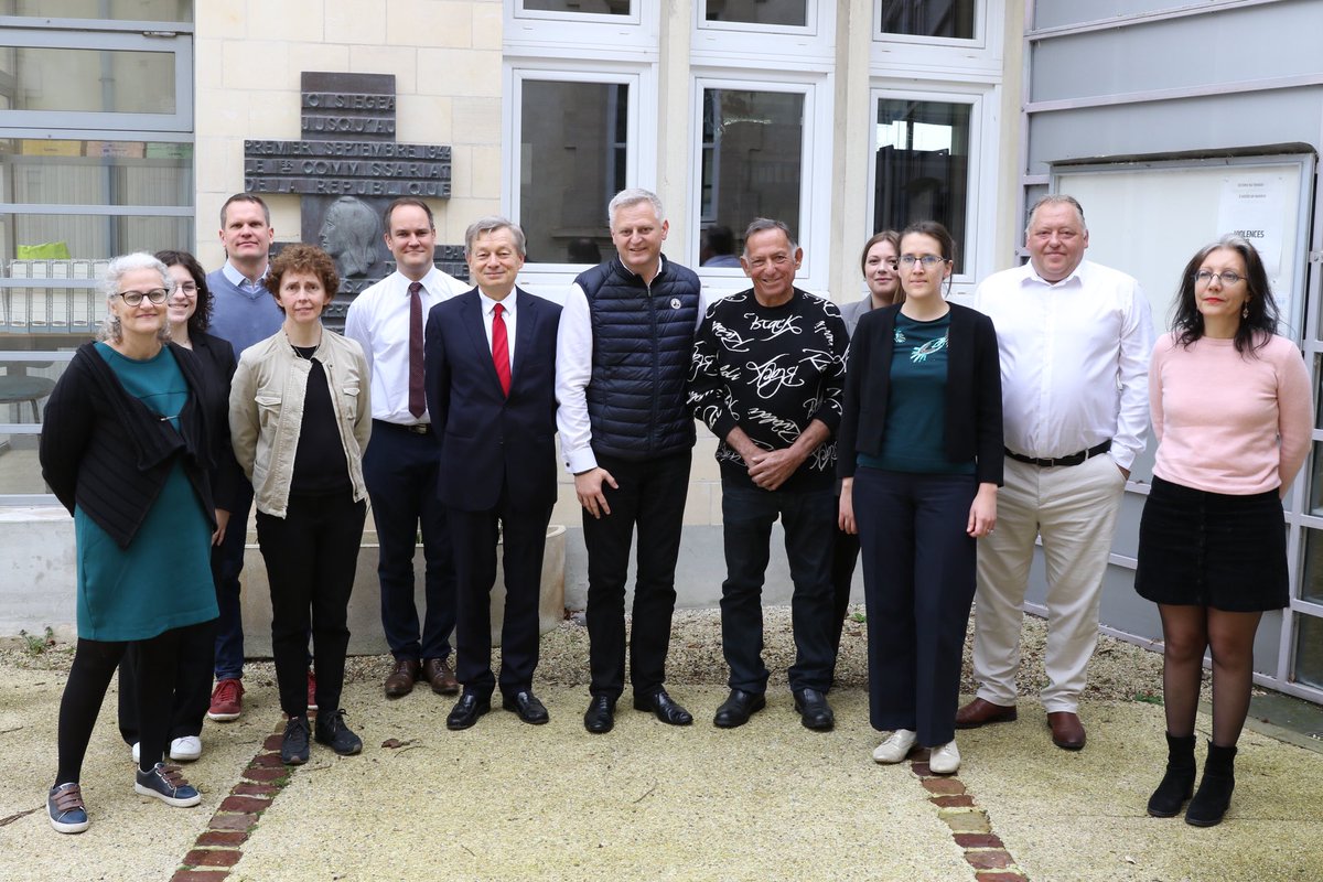 Festival International du Cirque de Bayeux (@cirquedebayeux) on Twitter photo Ce matin la sous-préfecture de #Bayeux a reçu la commission nationale des professions foraine et circasienne en présence des représentants professionnels, de l' <a href="/l_amf/">AMF | Association des maires de France</a> et des représentants de différents ministères.
<a href="/Prefet14/">Préfet du Calvados</a> <a href="/BayeuxOfficiel/">Ville de Bayeux</a> <a href="/bayrou/">François Bayrou</a> Ce matin la sous-préfecture de #Bayeux a reçu la commission nationale des professions foraine et circasienne en présence des représentants professionnels, de l' <a href="/l_amf/">AMF | Association des maires de France</a> et des représentants de différents ministères.
<a href="/Prefet14/">Préfet du Calvados</a> <a href="/BayeuxOfficiel/">Ville de Bayeux</a> <a href="/bayrou/">François Bayrou</a>