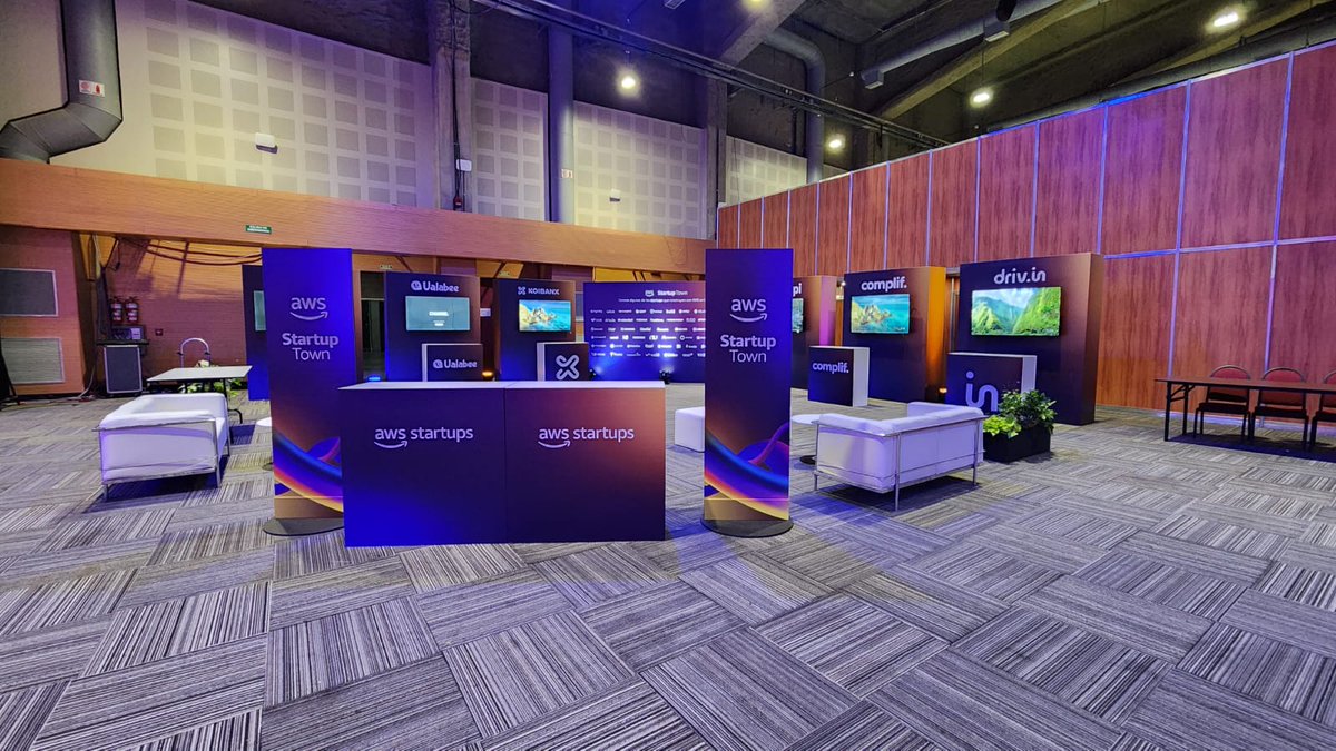 planPeZ's tweet photo. I Eventos I
Nuevamente tuvimos la oportunidad de diseñar, producir e instalar en @cecBA el evento  AWS Cloud Experience 2025!  / Argentina
#somosplanpez
#aws https://t.co/5MNfRLtBGu