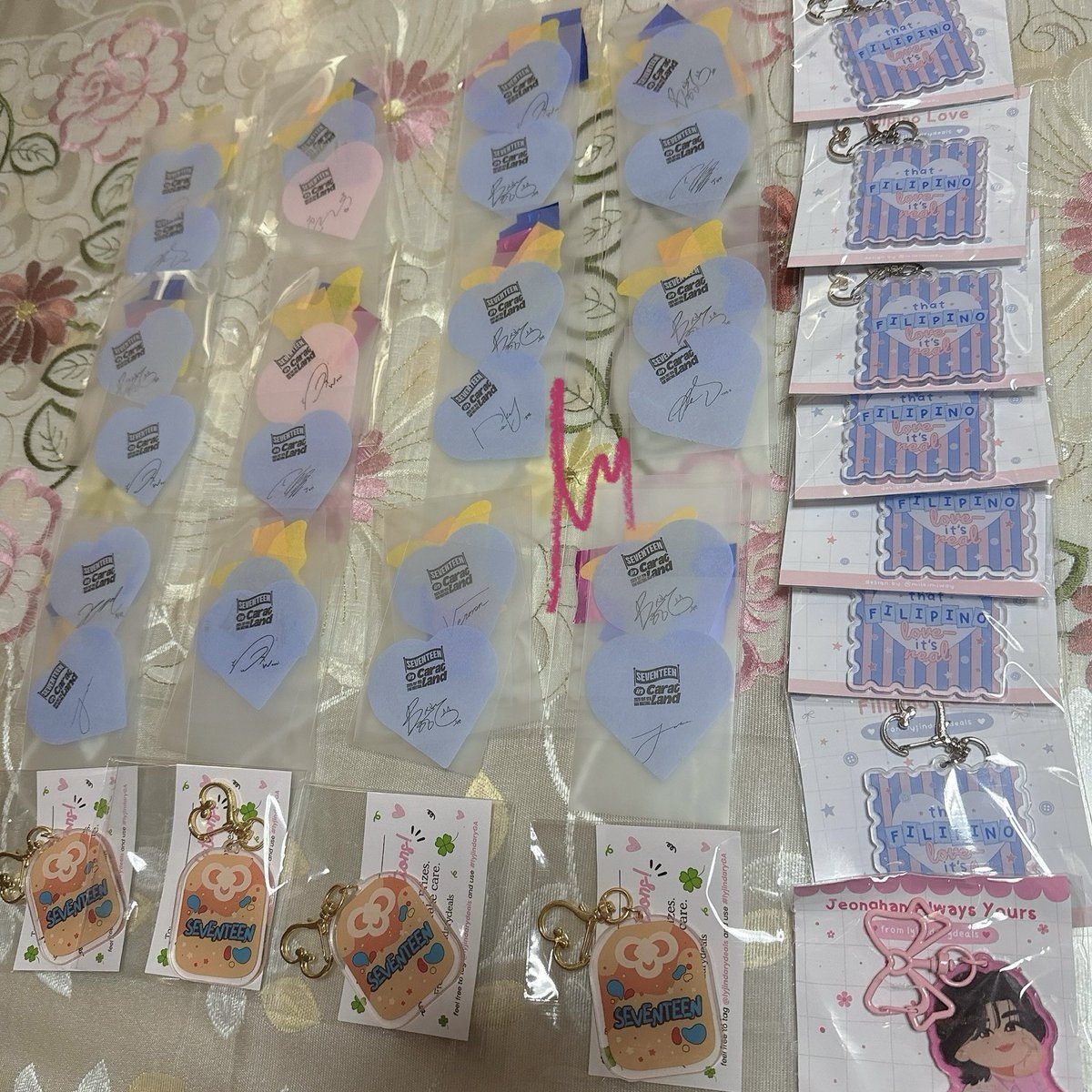 #lyjindaryGA

Caratland Signed Confetti GA! 🩷🩵

🇵🇭 only 

8 winners 😊

ea winner will receive:
- 2 random signed confetti
- 1 butterfly (with other confetti from the show)
- 1 random acrylic keyring (3 designs available)

for buyers ONLY

sf c/o winners
- may combine with