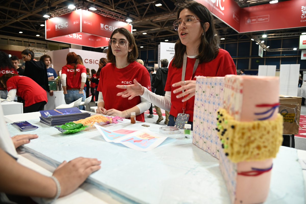 CSICdivulga's tweet photo. ¡Seguimos en la Feria Madrid es Ciencia! No te pierdas nuestro estand con actividades de 13 centros del CSIC y un desafío para amantes de la lectura. 
📣 Te esperamos hasta el sábado 29 en el Pabellón 1 de @IFEMA 
➡️ Info: https://t.co/0VV0MJBxz3 https://t.co/a52HXrQNiO