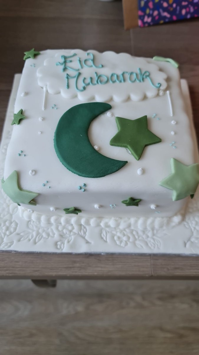 LeighPrimary's tweet image. Wow. A heartfelt thank you to our thoughtful families for this beautiful gesture! #relationshipbuilders #community #CARES @LeighPrimaryHT @leightrustb8 Eid Mubarak to all our families who will be celebrating!