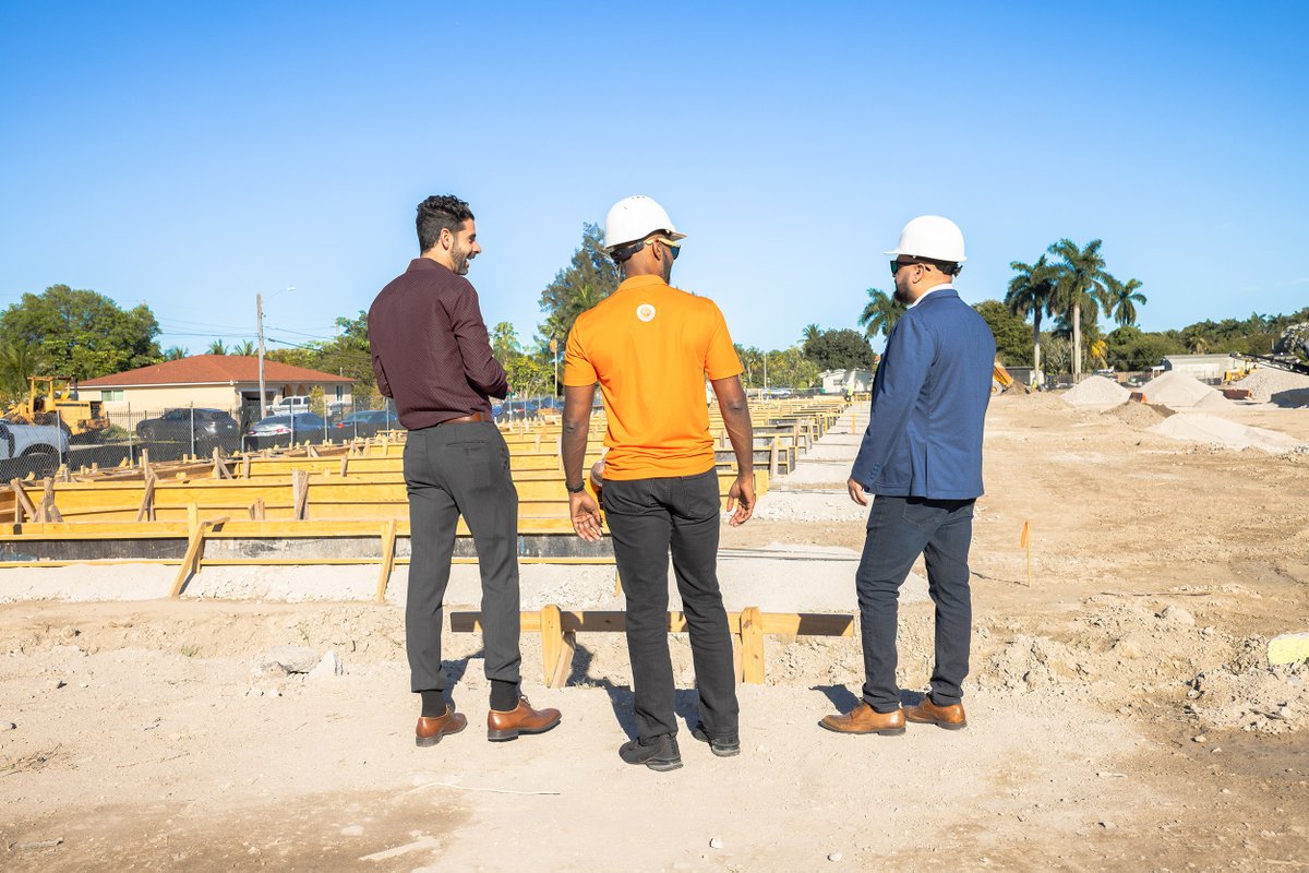#JobsiteFridays 🙌

Observing site work at Water Park Villas in Golden Glades.

#FluxArchitects #design #architecture #construction #realestatedevelopment