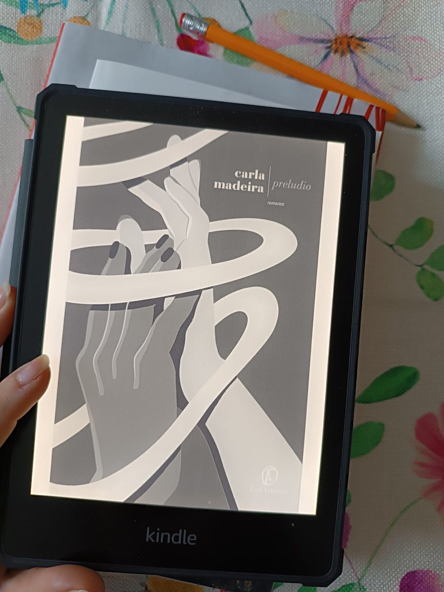 RECENSIONE: Preludio di Carla Madeira è un romanzo familiare che sfida i pregiudizi e il pensiero comune indotto, e lo fa mirando dritto al cuore
liberovolo.it/2025/03/28/pre…
Grazie, come sempre, a <a href="/FaziEditore/">Fazi Editore</a> #recensione #unlibroperilweekend #larecensionedelvenerdì