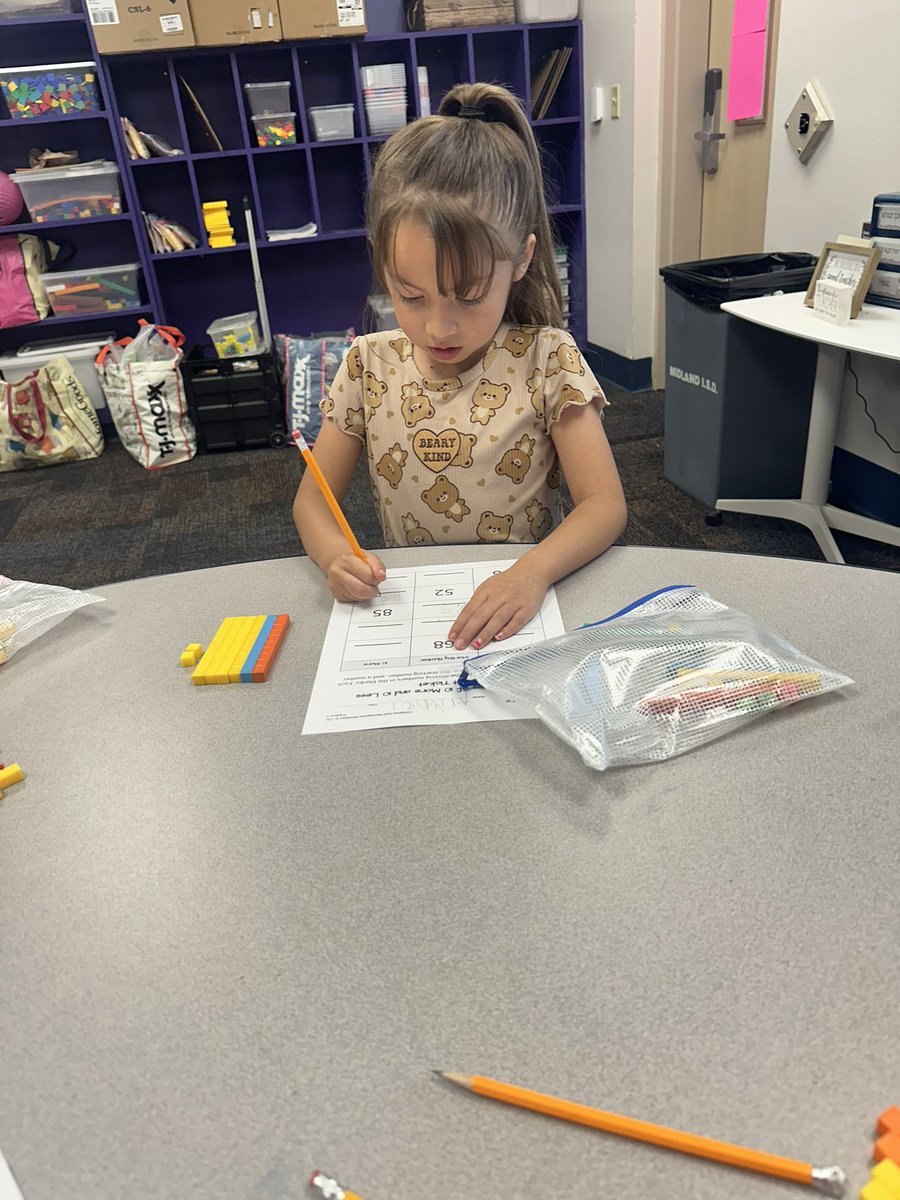 MHuntMISD's tweet image. First graders are working hard on their place value skills using base ten blocks! Watching them build numbers and break them down into tens and ones is amazing. Hands-on learning at its best! #PlaceValue #BaseTenBlocks #FirstGradeMath @Alaina_Boaz