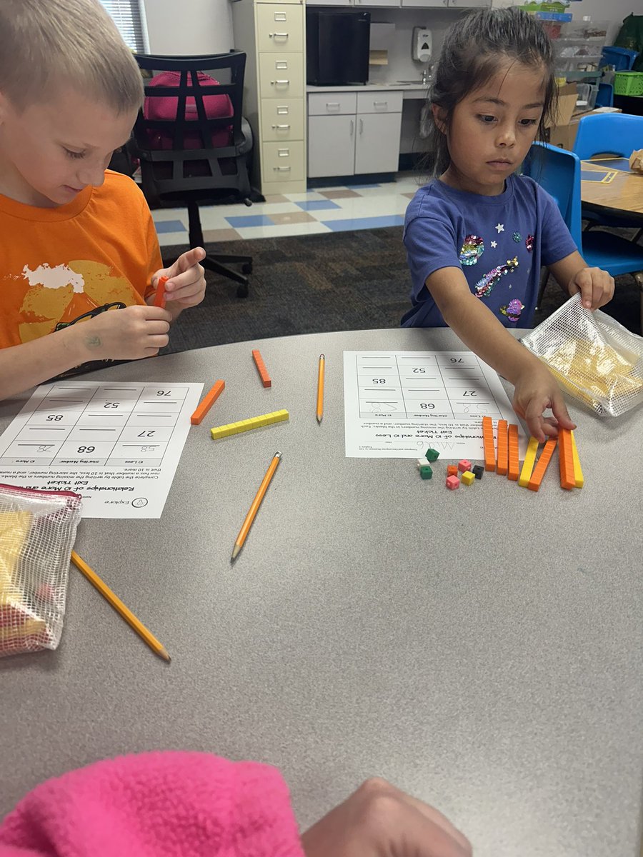 MHuntMISD's tweet image. First graders are working hard on their place value skills using base ten blocks! Watching them build numbers and break them down into tens and ones is amazing. Hands-on learning at its best! #PlaceValue #BaseTenBlocks #FirstGradeMath @Alaina_Boaz