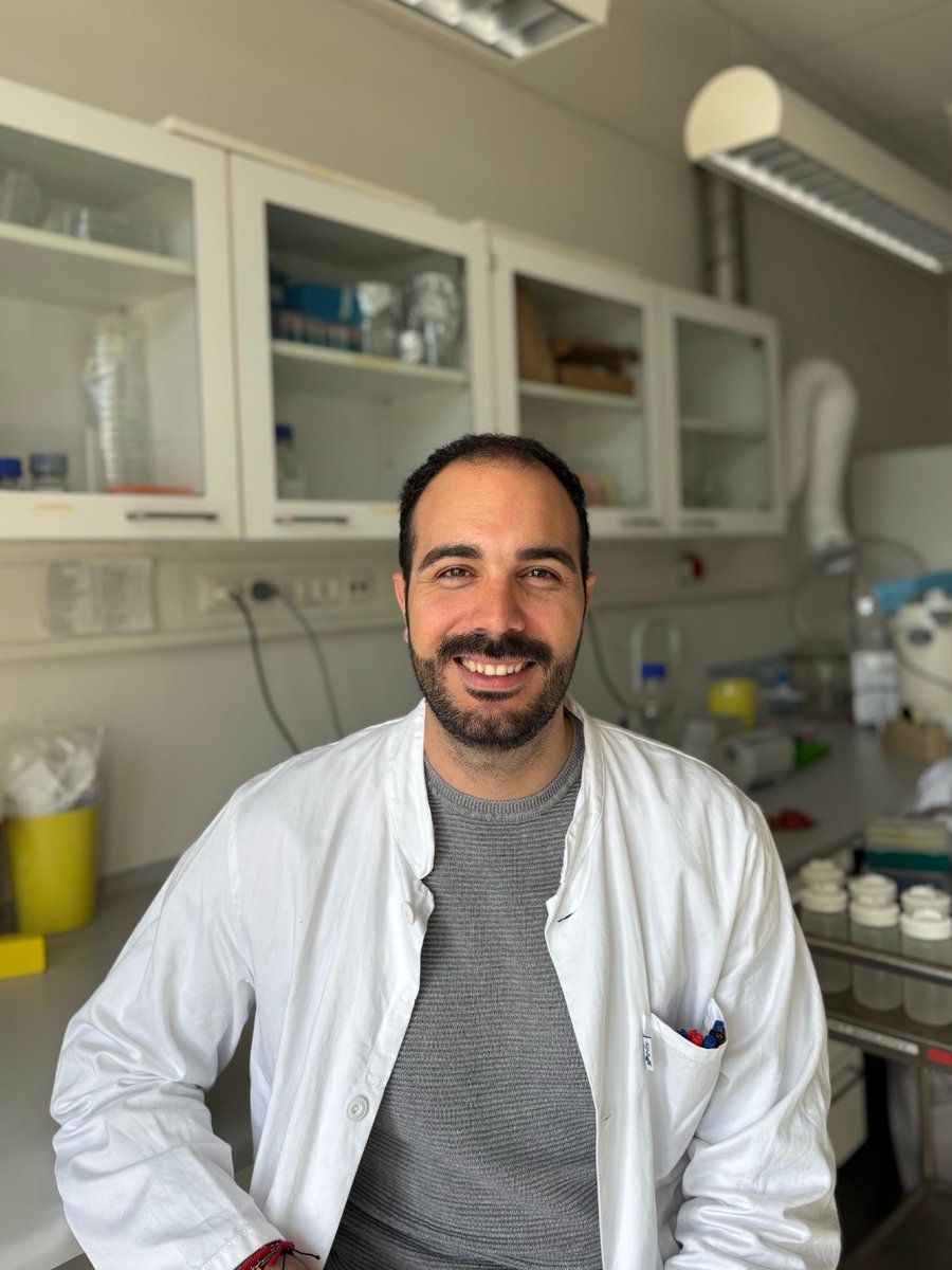 BECAS | Juan Nicolás, del grupo <a href="/AQPteam/">Aquaporins Group</a>, ha recibido una beca EMBO para realizar una estancia de investigación  posdoctoral en la <a href="/uni_copenhagen/">University of Copenhagen</a>  junto a Rosa Laura López-Marqués, referente en el estudio de proteínas de  membrana.