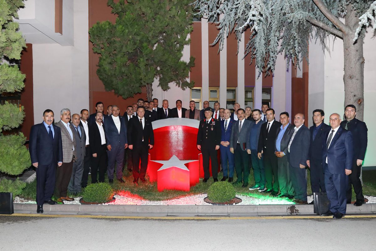 Güvenlik Koruculuğunun Kuruluşumuzun 40. Yıl Dönümü Vesilesiyle Bölgeden Gelen Federasyon,Dernek Başkanlarımız Korucularmız'la Jandarma Genel Komutanı Orgeneral Sayın Ali ÇARDAKCI Paşamızın Ev Sahipliğinde iftarda Bir Araya Geldik.Komutanımıza teşekkür Eder Şükranlarımızı Sunarız