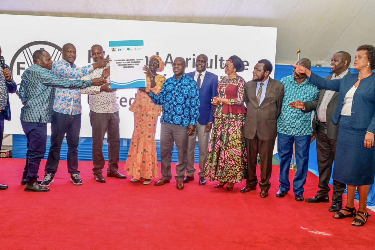 FAOKenya's tweet photo. #OfficiallyLaunched‼️ in 🇰🇪
The @theGCF funded project on “Transforming Livelihoods through Climate-Resilient, Low-Carbon Agricultural Value Chains” in @LREB14 implemented by @FAOKenya & @Gok https://t.co/RrEPIIwWcq