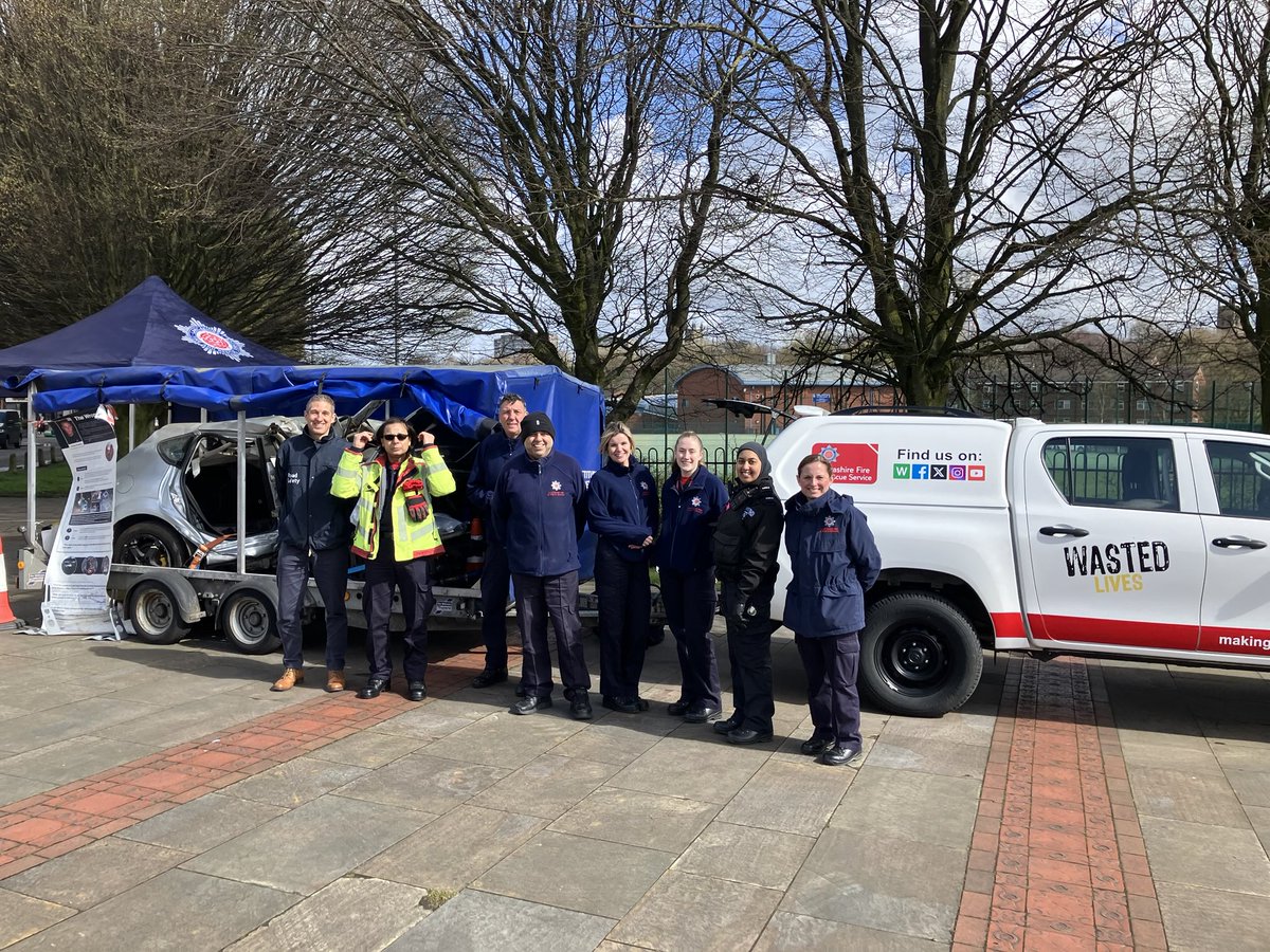 Liam Wilson (@liamwilson_lfrs) on Twitter photo Today <a href="/LancashireFRS/">Lancashire Fire & Rescue Service</a> are working with partners from <a href="/LancsRoadPolice/">Lancs Road Police</a> @ <a href="/LancashireCC/">Lancashire County Council</a> in the area of Victoria St, Blackburn. Educating members of the public on road safety and the dangers of speeding👏 Today <a href="/LancashireFRS/">Lancashire Fire & Rescue Service</a> are working with partners from <a href="/LancsRoadPolice/">Lancs Road Police</a> @ <a href="/LancashireCC/">Lancashire County Council</a> in the area of Victoria St, Blackburn. Educating members of the public on road safety and the dangers of speeding👏