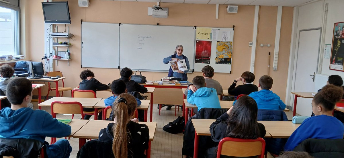 Semaine de la #presse et des #médias. 
Martine Galati, correspondante locale de presse pour Peuple Libre est venue présenter son travail aux élèves de 4e. L'occasion de faire le lien avec ce qu'ils ont appris cette année au CDI et en cours de français !