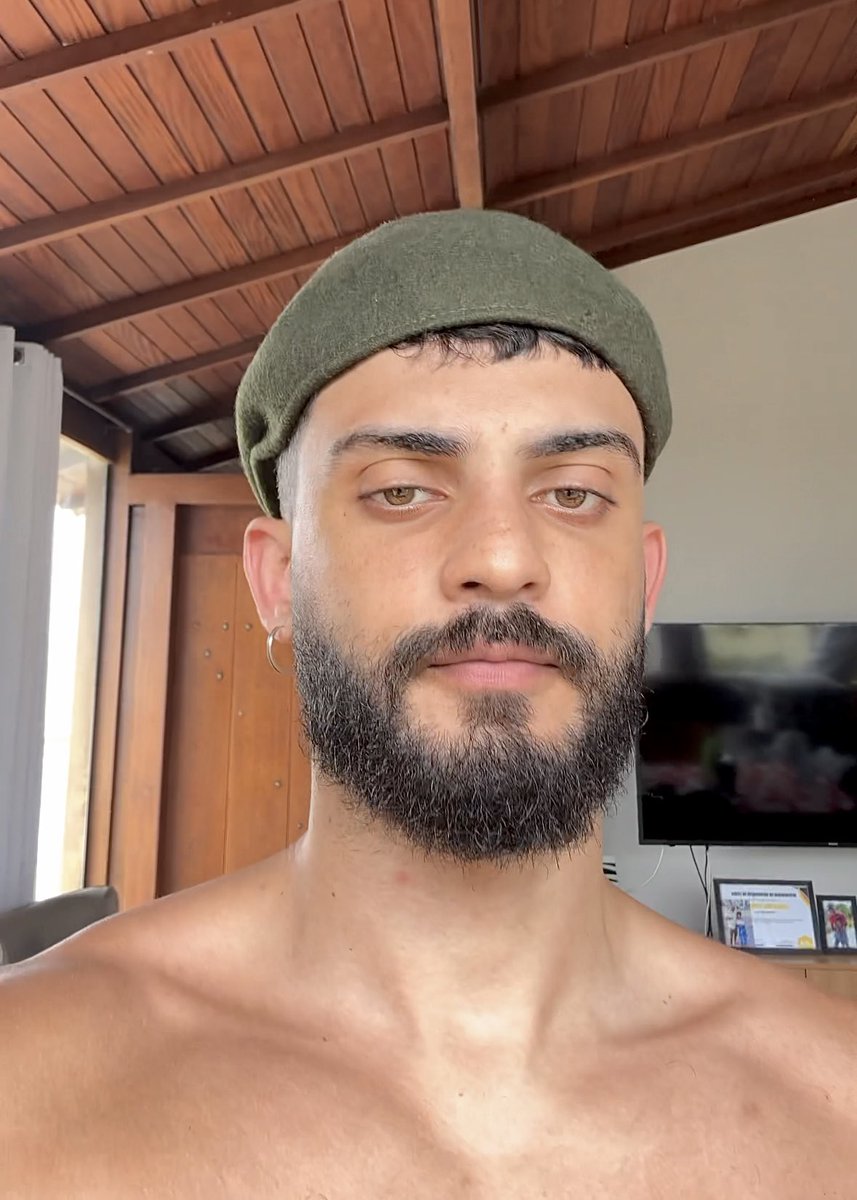 raftinhoo's tweet image. queria ter mais chapeuzinhos