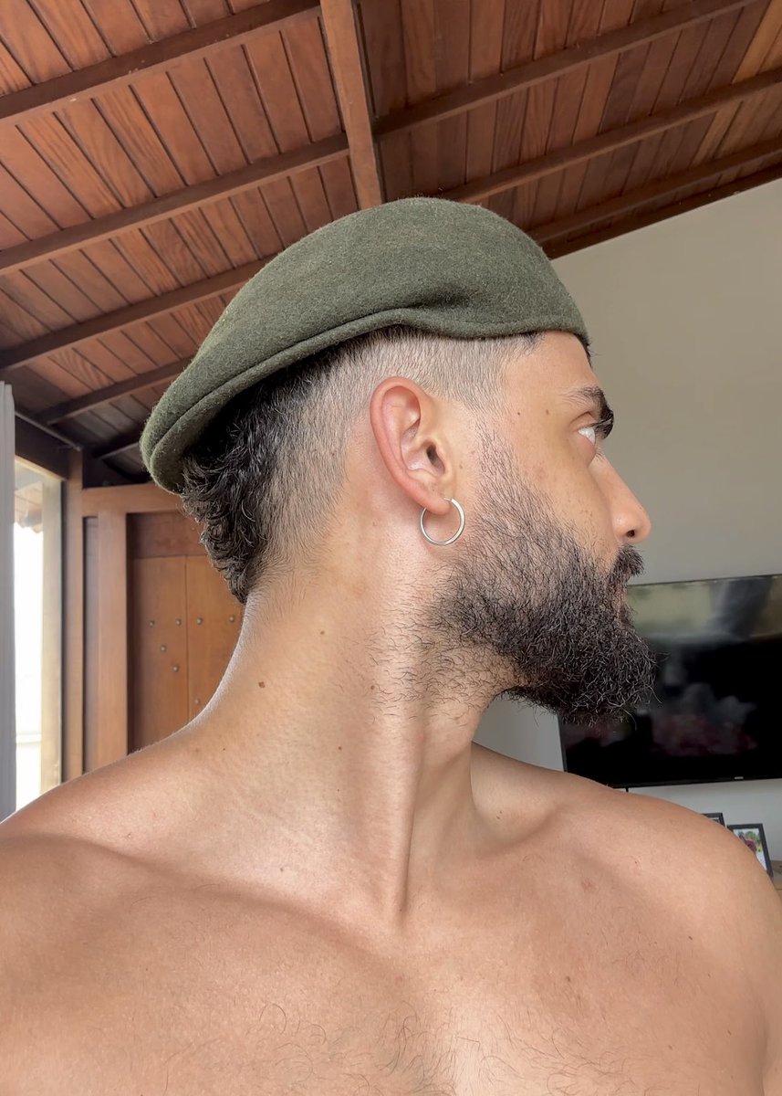 raftinhoo's tweet image. queria ter mais chapeuzinhos