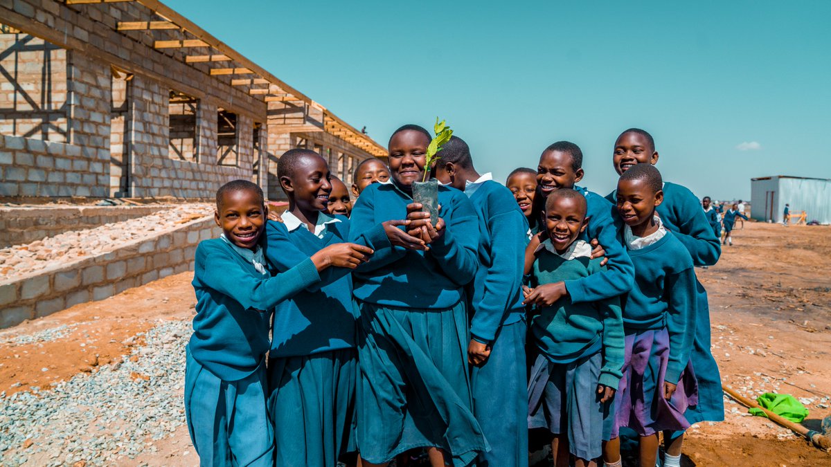 clean_water4all's tweet photo. On #WorldWaterDay, the Organization for Creative Impact led 2,600+ students in planting 2,500 #trees in Dodoma, #Tanzania! The team is making a move for water and you can too! Join the global movement: 
https://t.co/CWlfWhSAPH #sdg6 #takeactionforwater #OCI https://t.co/g18Twlpo3q