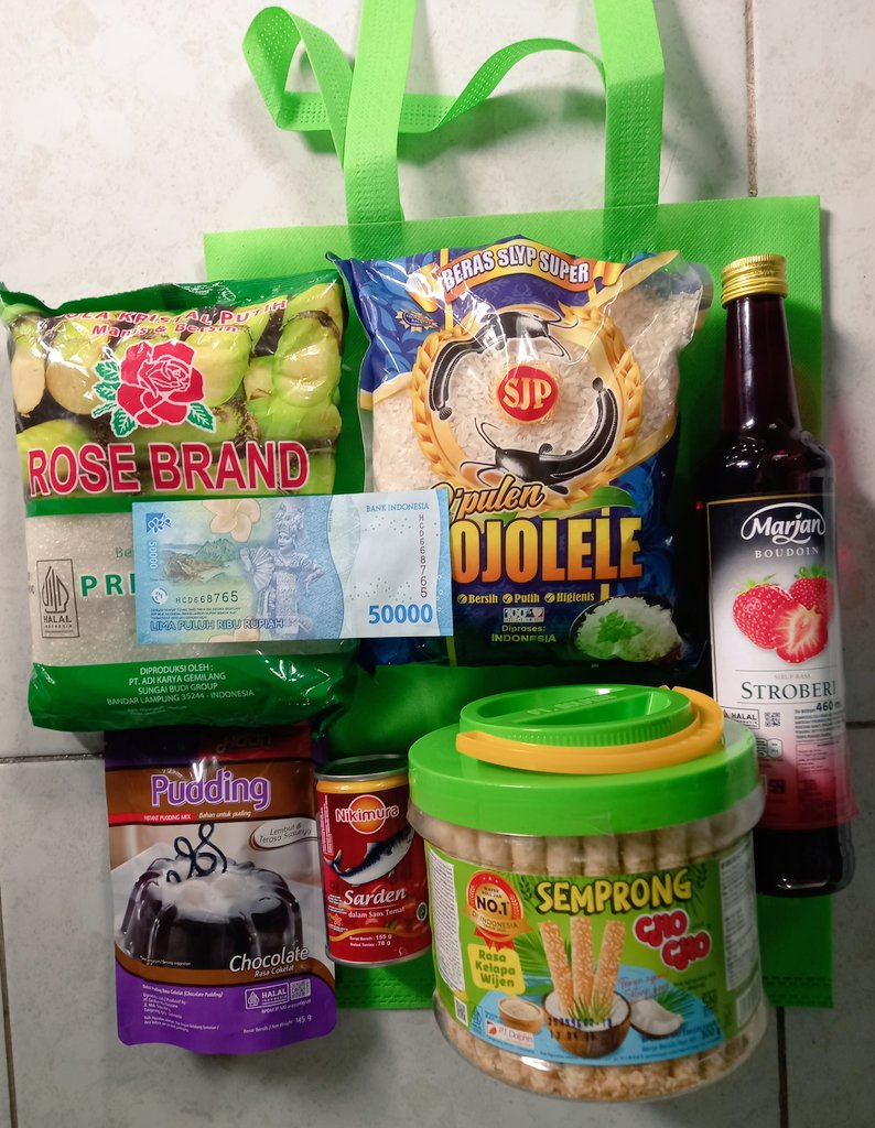 FLOnaad's tweet image. Jumat berkah terakhir di penghujung Ramadhan, terimakasih kakak² ELF yg sdh berdonasi. Sore tadi, sdh dibagikan paket Lebaran untuk 10 adik² yatim, 4 diantaranya yatim piatu. 
Berkah untuk tmn² semua 💙
#ELFIndonesiaBerbagi