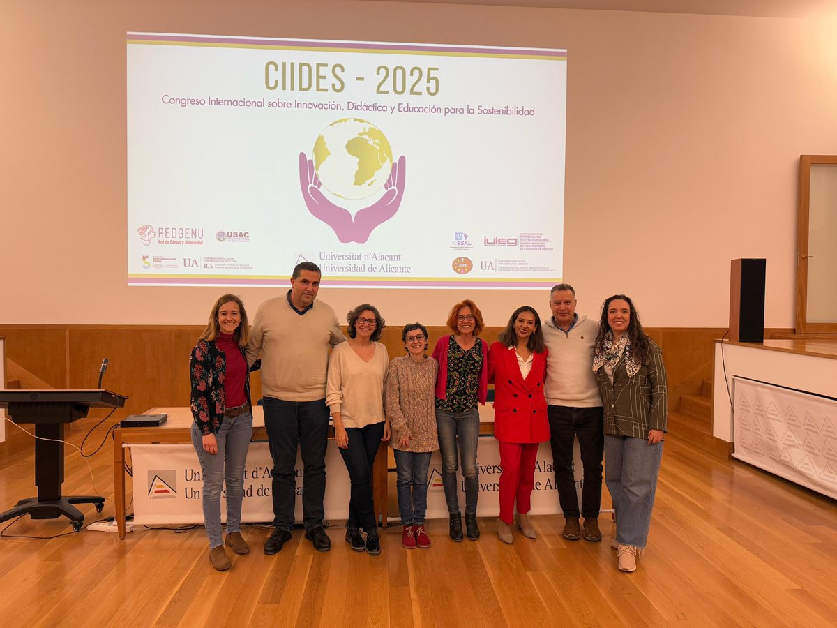 Gracias al Comité Científico y al Comité Organizador de #CIIDES2025 por hacerlo posible 👏
Y a todas las entidades que han participado en su organización.
¡Seguimos construyendo una educación para la sostenibilidad! 🌱💬