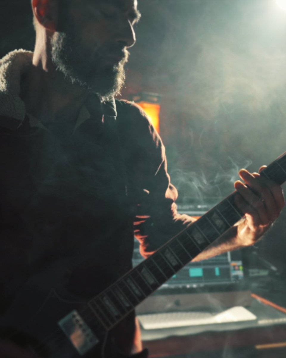 MEET THE VOIDS!
Paolo - Guitars

A ‘90s and ‘00s sound guru, a father to a wonderful little one, and somehow also our band dad. When he’s not delivering earth-shaking riffs, he’s probably making sure we don’t set something on fire. 🚀🔥

#FatherOfRiff #GlimmerVoid #photo #guitar