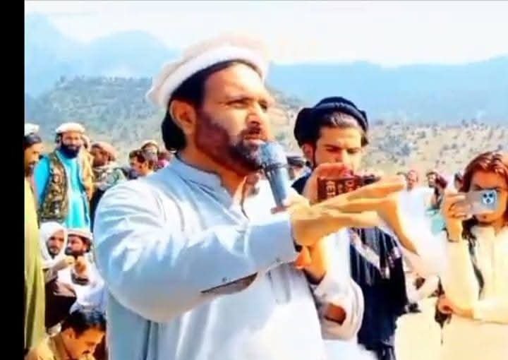 Sararougha police Upper Waziristan attempted to arrest #PTM Upper Waziristan coordinator Sherzadha Mahsud in Kotkai market but locals resisted &amp; police fled. Pakistan's be called cantonment state run by military officials. #Pashtuns