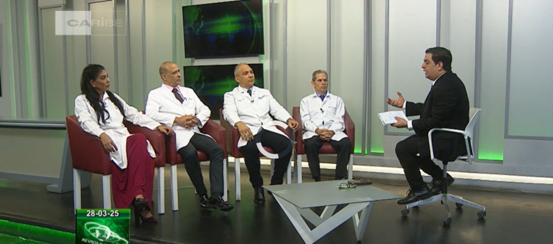 🩺La doctora asegura que 20 especialistas de neurocirugía, oncología, dermatología, radiología, neurología, anatomía patológica y más, colaboraron en el caso de alta complejidad del Hospital Juan Manuel Márquez.
‼️ El consenso médico garantiza decisiones precisas‼️ <a href="/MINSAPCuba/">Ministerio de Salud Pública de Cuba</a>