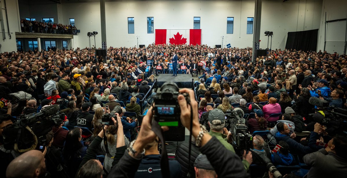 PierrePoilievre's tweet image. 5,500 patriotic Canadians. 

United in Surrey.

Under our proud flag 🇨🇦.

Let&apos;s put Canada First—for a change: conservative.ca/cpc/canada-fir…