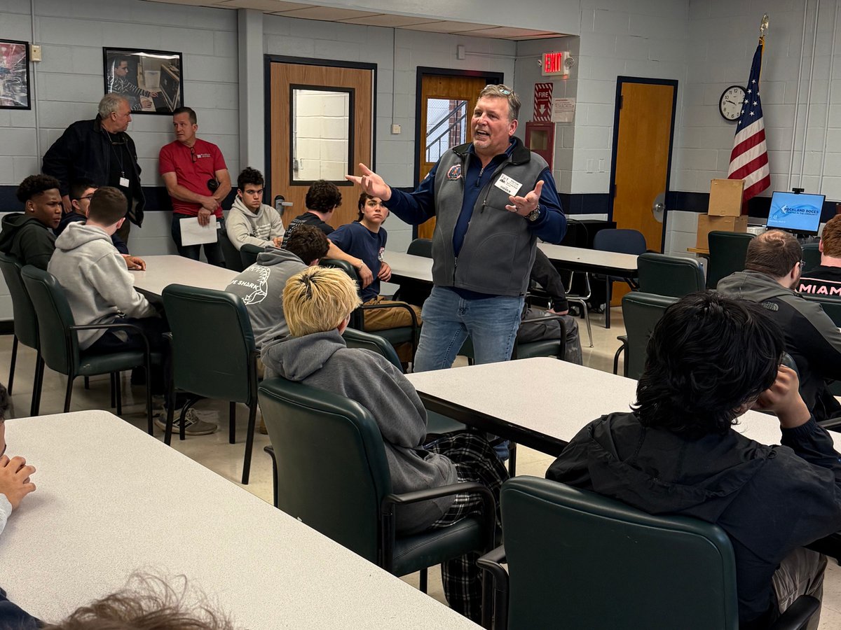 Our #RocklandBOCES Career and Technical Education (CTE) students enrolled in our Carpentry program saw a glimpse into their future, meeting with representatives from the Carpenter’s Union! 

#Carpentry #CarpentersUnion #CTE #Rockland #RocklandCounty