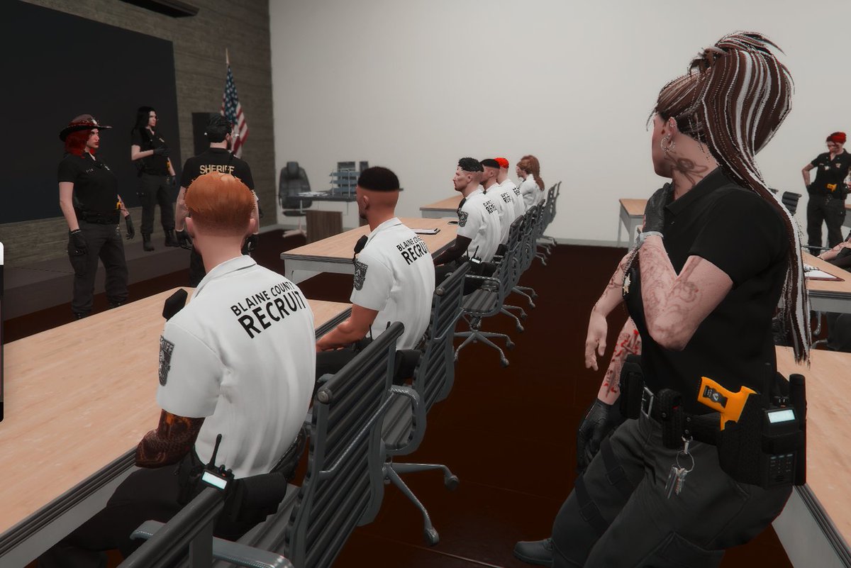 InfamesLEO's tweet image. Este jueves se celebró la segunda clase de la academia del BCSO, los aspirantes aprendieron sobre negociaciones y conducción.

¡Tenemos grandes conductores y negociadores en esta promoción!