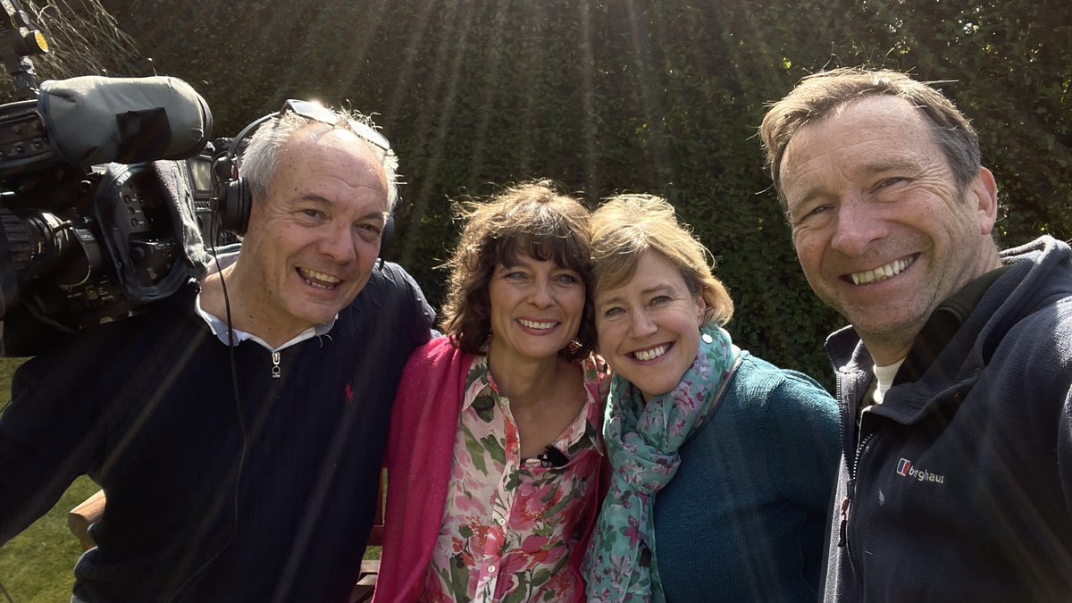 Very sad day for us all at Look East. After 26 years we say farewell to a Look East legend - our weather presenter Julie Reinger. Proud to be a part of her valedictory interview with <a href="/susiefowlerwatt/">Susie Fowler-Watt</a> and cameraman Steve Hubbard. Don't miss it - on <a href="/BBCLookEast/">BBC East</a> tonight 1830 BBC1