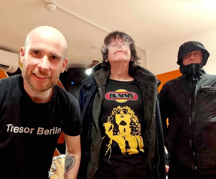 Lovely rehearsal at The Pond last night for our weekend tour of the Cellar Bar...supporting Fragile Creatures tonight, and house-band for Cellar Dweller 13 tomorrow (with Ian Delta Scavengerson and Rachel Darq)! <a href="/SmallPondRec/">Small Pond</a> <a href="/Brunswickpub/">The Brunswick</a>
#gig #Hove #livemusic #pubk #Rock