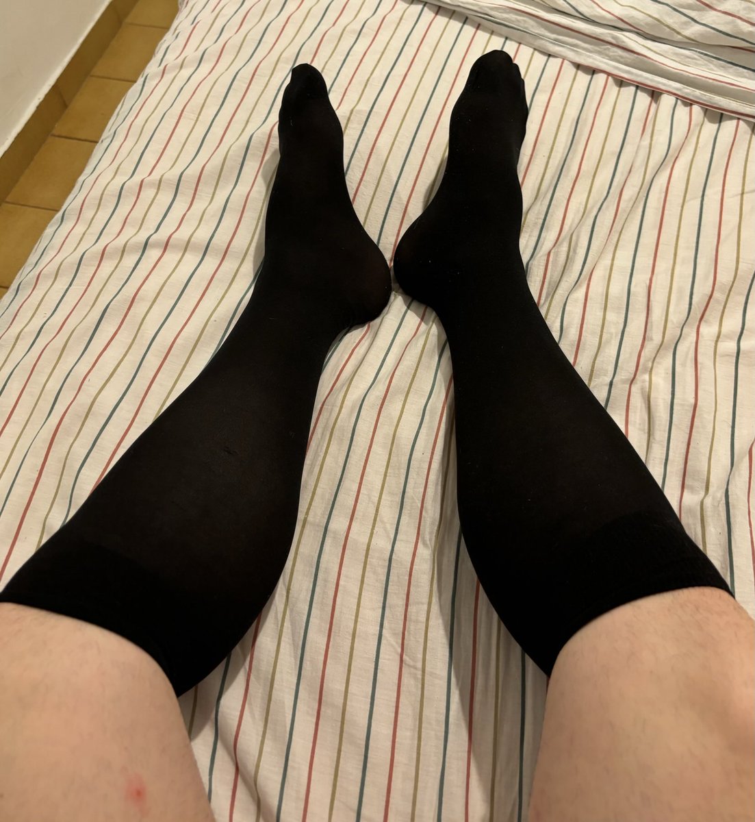 socksandporn's tweet photo. #sheersocks #blacksocks #kneehighsocks #mysocks #calcetinesejecutivos #socksporn https://t.co/W6DXw7WYOc