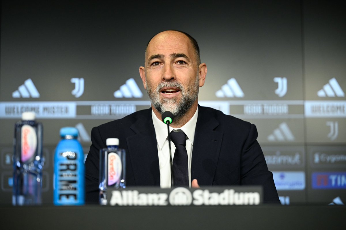 JeDeeF_'s tweet photo. Igor Tudor, eks pemain Juventus, cuma semusim di Marseille (2022/23) tapi ninggalin jejak kuat. 

Taktik pressing agresif, permainan vertikal, dan pendekatan tanpa kompromi jadi ciri khasnya. 

Sekarang, Tudor jadi manajer Juventus.

Sebuah utas 🧵 https://t.co/CXX4IrSlBF