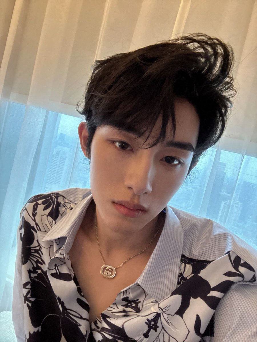 pi_ww1028's tweet image. WINWIN 小红书 update 1/2

#coolguy#

#WINWINxGUCCI  #GucciBamboo1947
#董思成 #DongSicheng 
#WINWIN #윈윈 #วินวิน #ウィンウィン