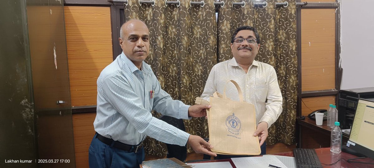 EXCISECGST's tweet image. Under Swachhata Hi Seva Campaign-2024, the Commissioner, CGST &amp;amp; CEX, Indore sensitized and encouraged the staff/officers of CGST &amp;amp; CEX, Indore to discard the use of single plastic. During the campaign jute bags were also distributed to the staff members of CGST &amp;amp; C.Ex., Indore.