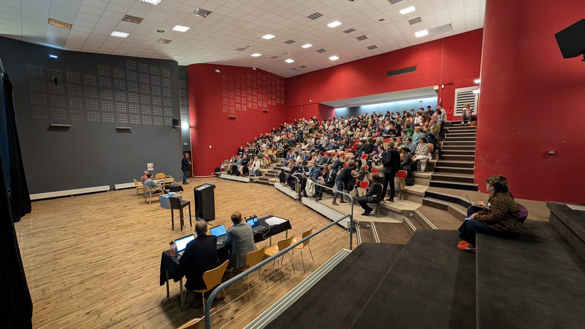 Région académique AURA (@regionacaura) on Twitter photo À Voiron (38) la rectrice <a href="/ABisagni/">anne bisagni</a> ouvre le 1er séminaire des services départementaux jeunesse engagement sports de la région académique AURA :
☑️point d’étape des organisations au service de la continuité éducative
☑️contribution à l’élaboration du document stratégique régional À Voiron (38) la rectrice <a href="/ABisagni/">anne bisagni</a> ouvre le 1er séminaire des services départementaux jeunesse engagement sports de la région académique AURA :
☑️point d’étape des organisations au service de la continuité éducative
☑️contribution à l’élaboration du document stratégique régional