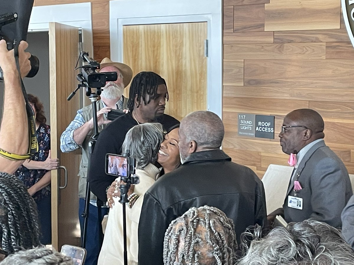 DoughertyJC's tweet photo. Chadwick Boseman’s parents arrive at the Anderson fine arts center now named in his honor. 

They’re greeted by friends &amp; family, including James Brown’s daughter. 

She helped the family unveil a bust of the Black Panther star who also portrayed Brown in 2014 @foxcarolinanews https://t.co/A5EnWYROuU